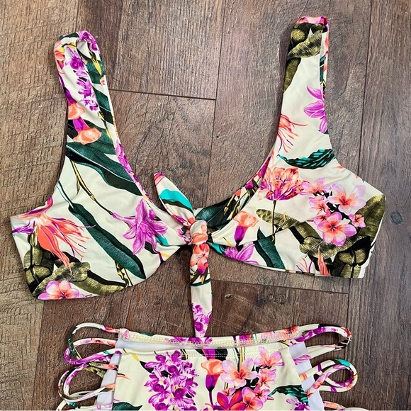 Dippin' Daisy's Tropical Printed High Waisted Tie Front Bikini Size Small - Picture 3 of 8